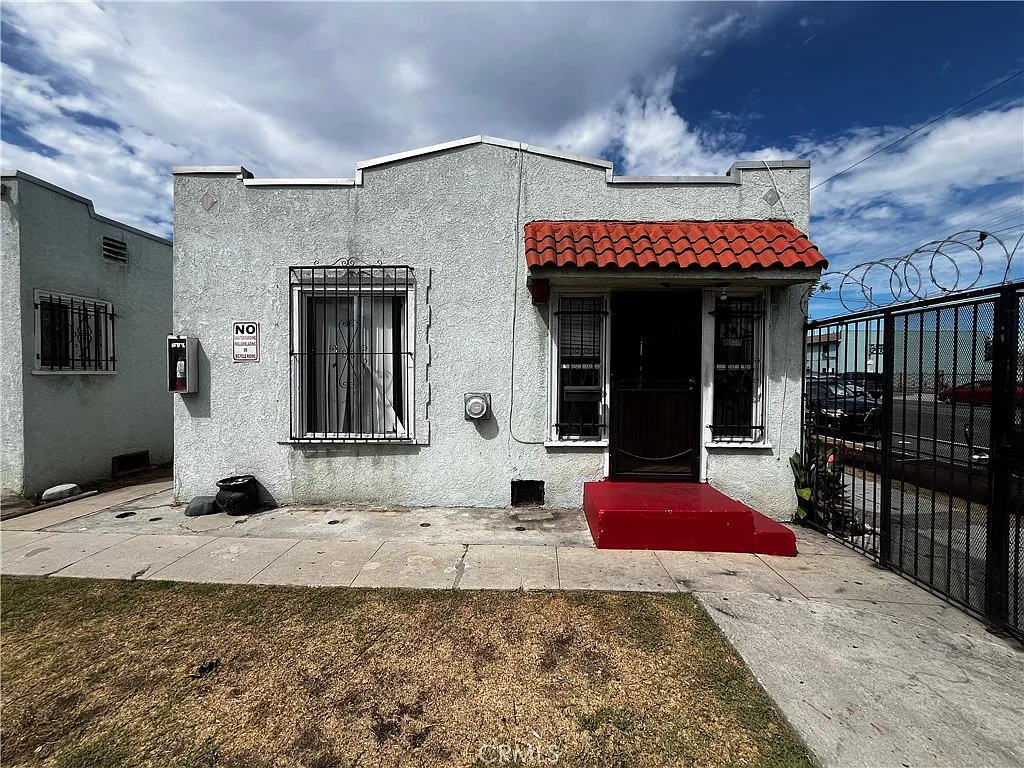 12 bed, 6600 sqft, $1,600 — Photo 2