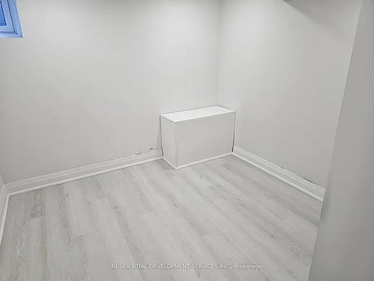 275 Euclid Ave #BASEMENT — Photo 6