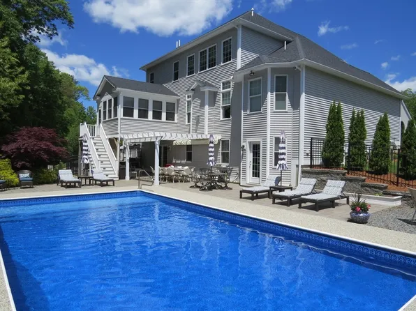 71 Frasier Ln, Tewksbury, MA 01876
