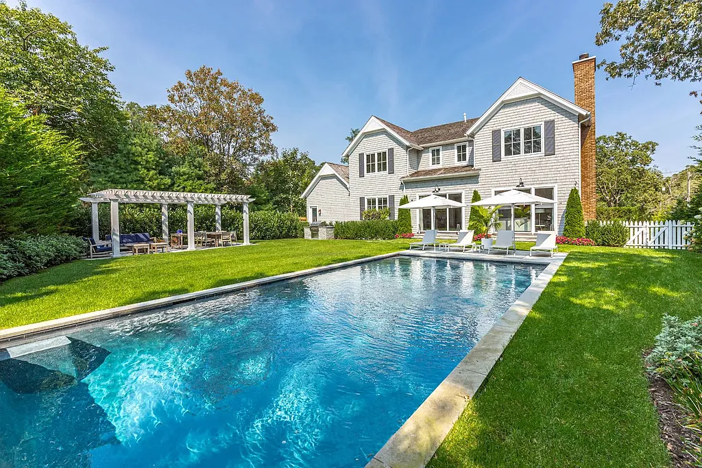East Hampton Village Fringe Perfection — Photo 2