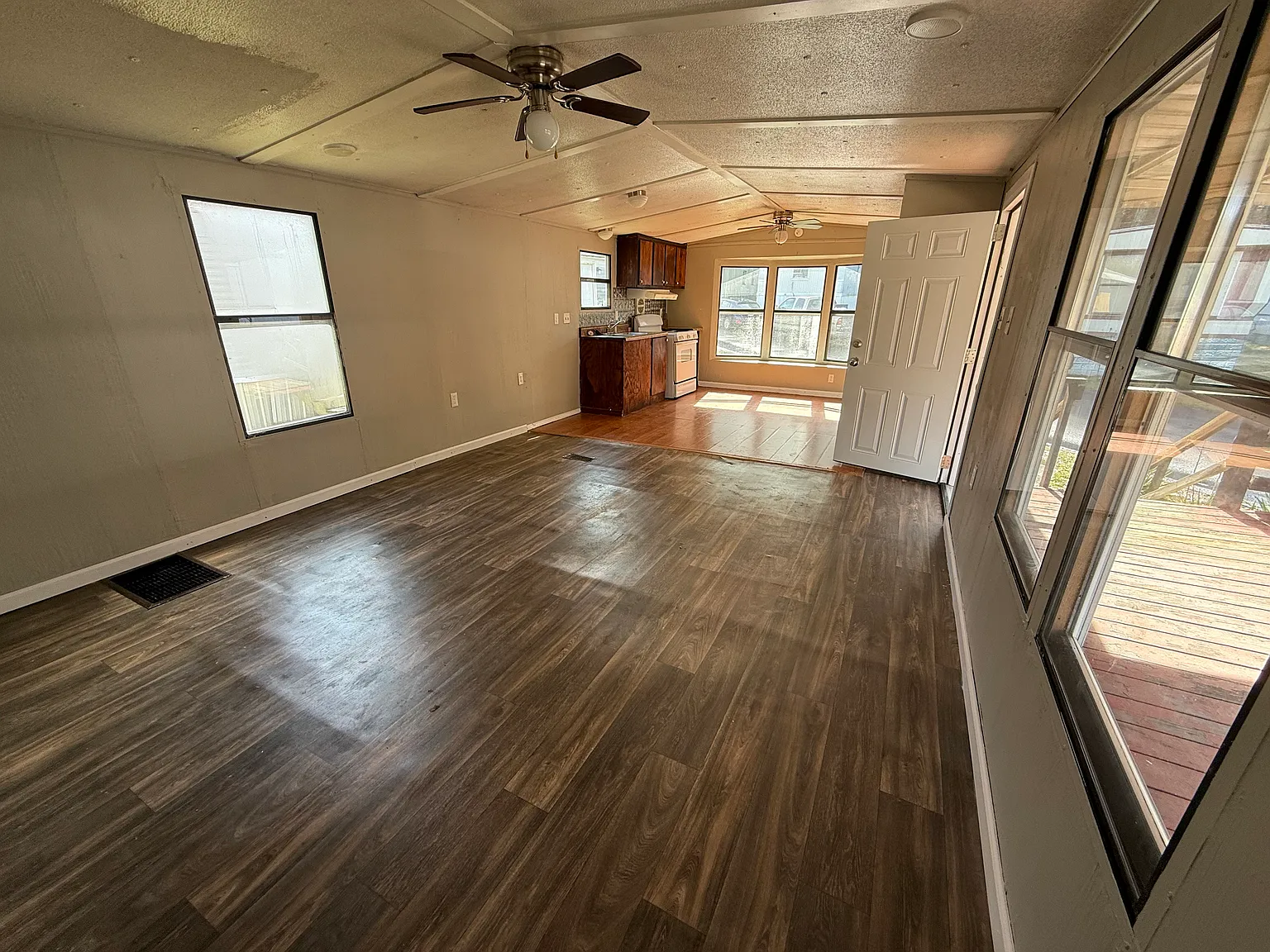 2 bed, $750 — Photo 2