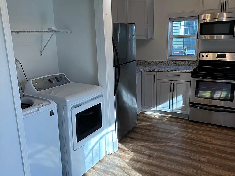2411 Alameda St — Photo 12