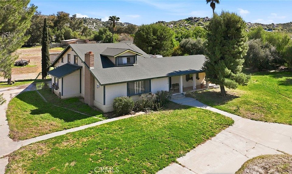 1st image of 23270 Menifee Rd