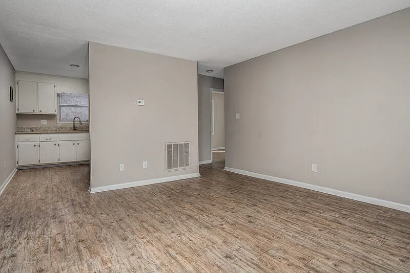 2 bed, 1.0 bath, 650 sqft, $800 — Photo 4