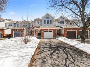 52 Blackdome Cres, Ottawa, ON K2T 1A9