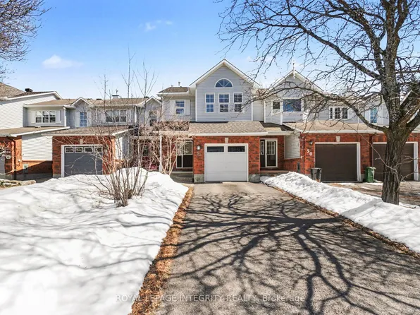 52 Blackdome Cres, Ottawa, ON K2T 1A9