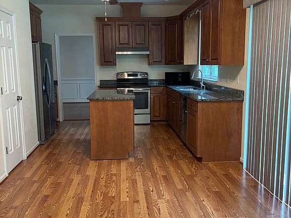 3rd image of 113 Seasons Walk Ct