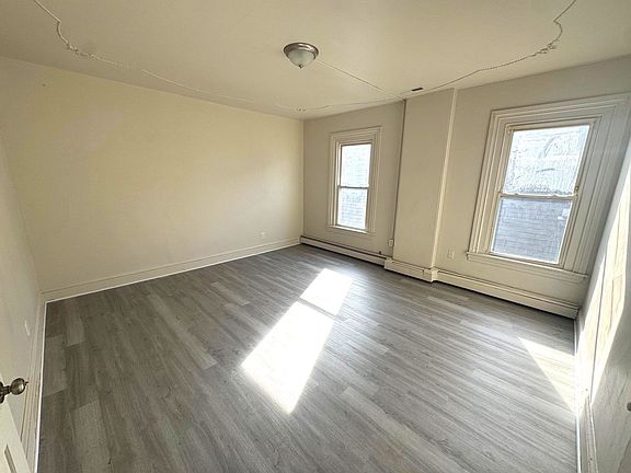 5th image of 118 High St N Floor 3