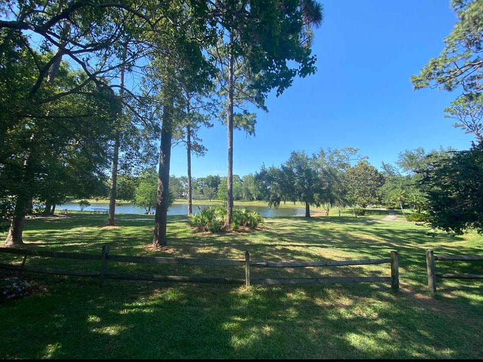 1st image of 202 W Berkshire Cir