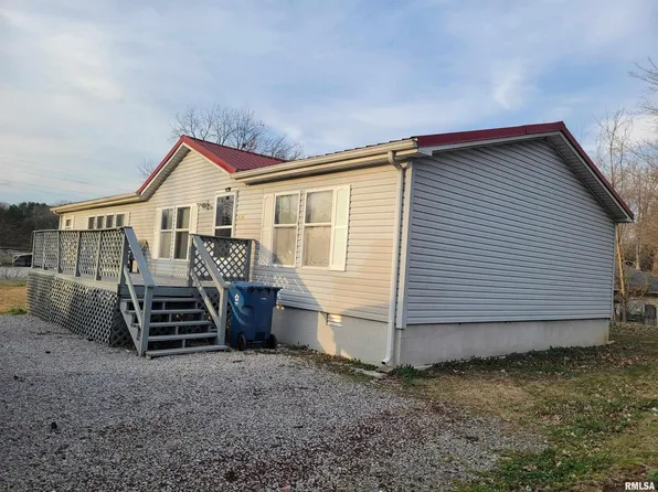 104 Elm St, Dongola, IL 62926