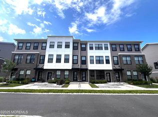 19 Midway Rd N, Farmingdale, NJ 07727