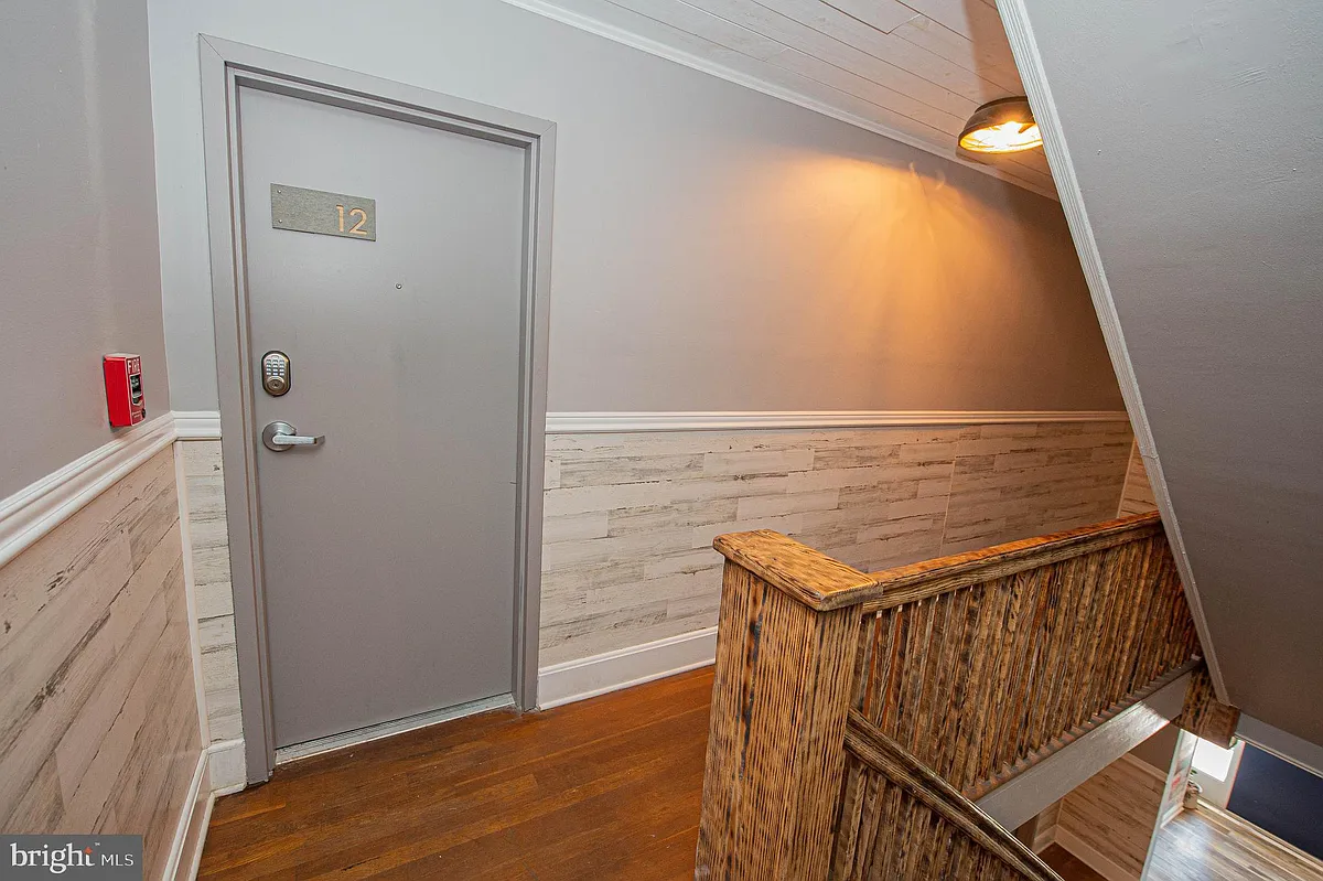 Building Photo - 308 N Division St #12