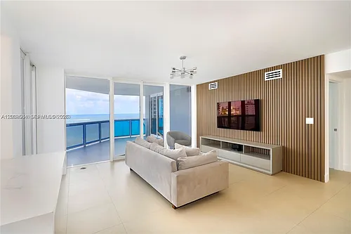 6301 Collins Ave #1608 Photo 1