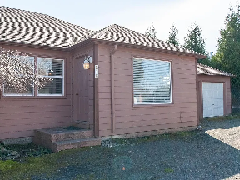 618 Martin Way — Photo 1