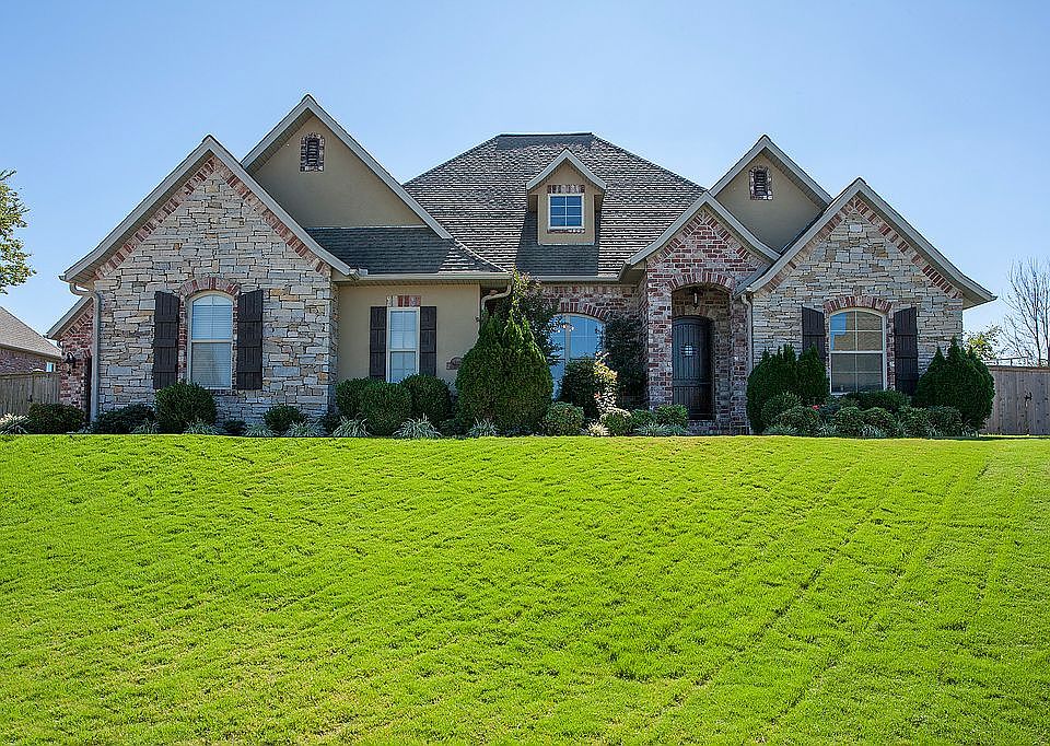 1st image of 4322 W Woodview Dr