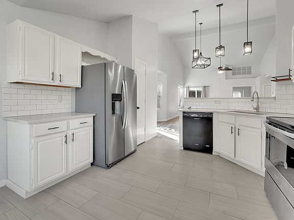 3rd image of 6016 Glenwood Dr