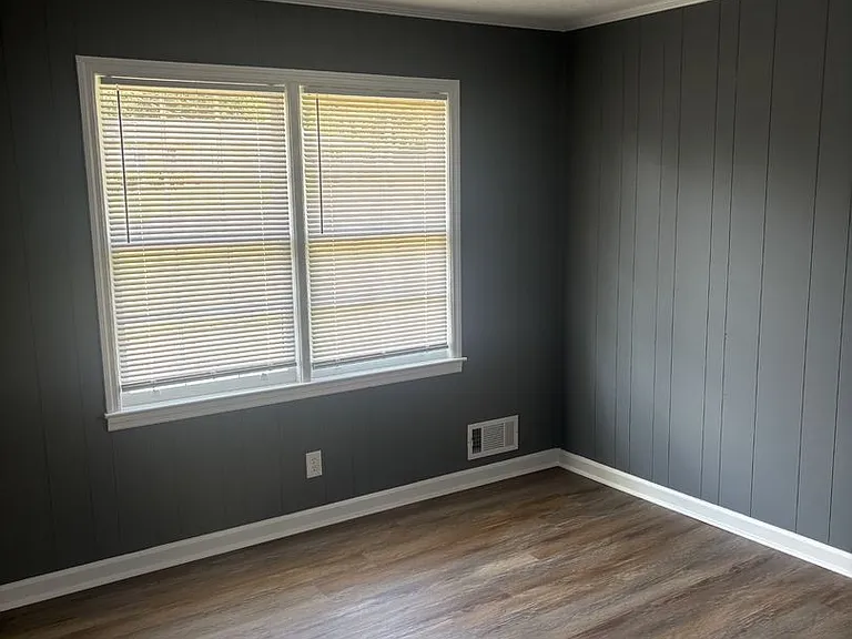 116 Crestview Dr — Photo 3