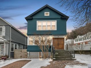 38 Sterling Pl, Edgewater, NJ 07020