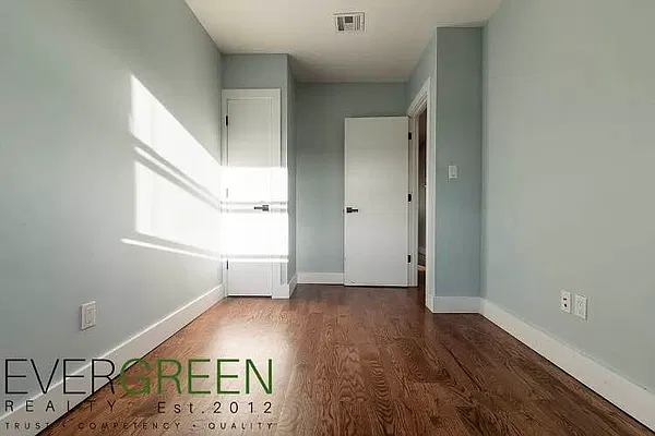 Rented by ERNY LLC | media 30