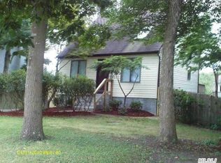 14 Ocean Ave, Mastic, NY 11950