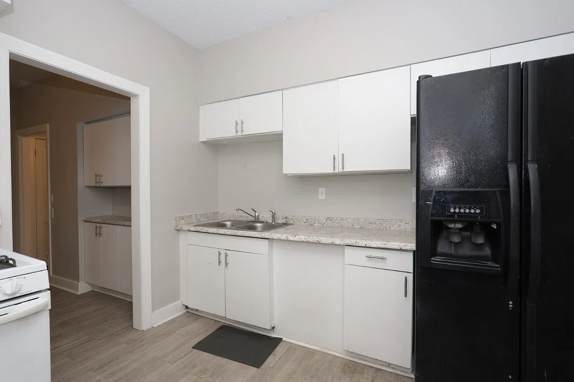 2367 Forest Avenue - 2 — Photo 4