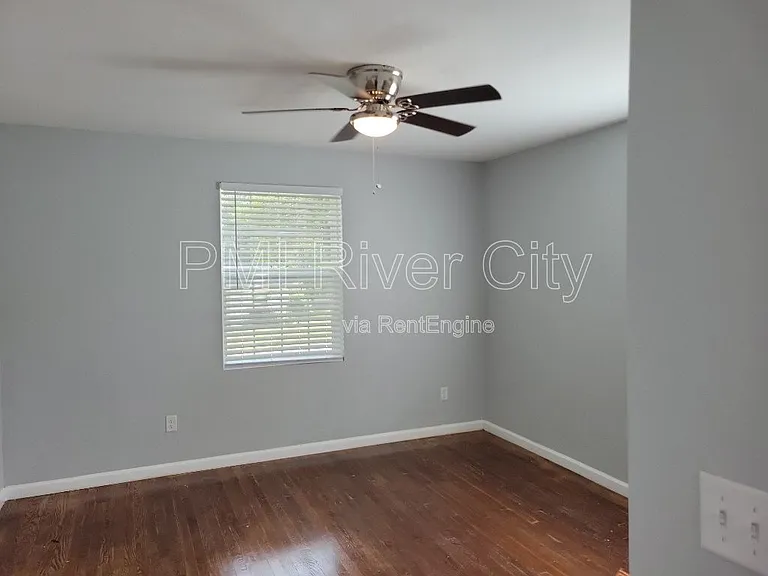 1356 River Hills Cir E — Photo 17