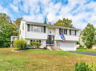 1594 Sundance Trl, Lake View, NY 14085