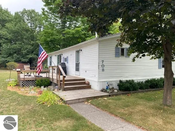 708 Golfview Cir, Elk Rapids, MI 49629