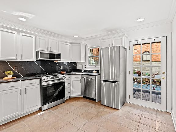 5th image of 113 Wayne St APT 1