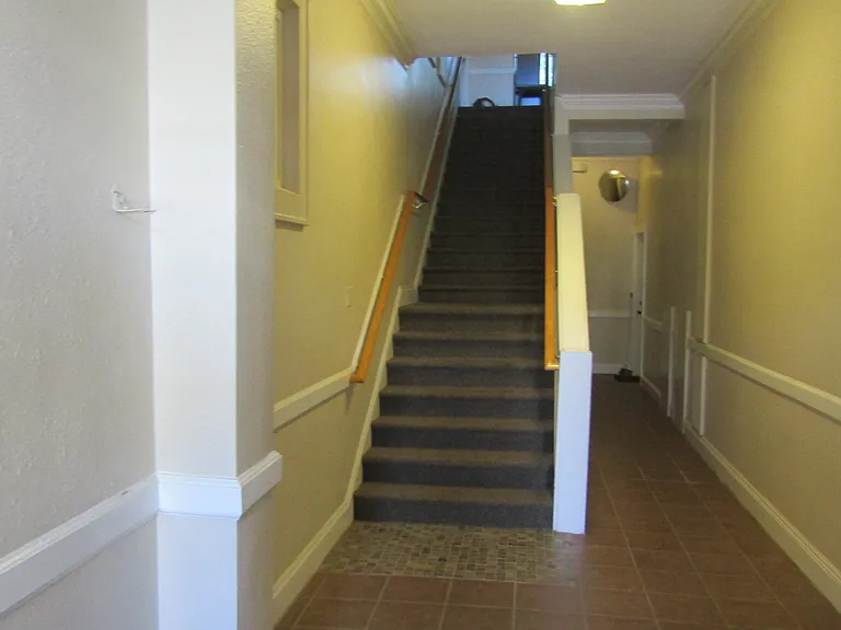 323 N McDuffie St #8 — Photo 5