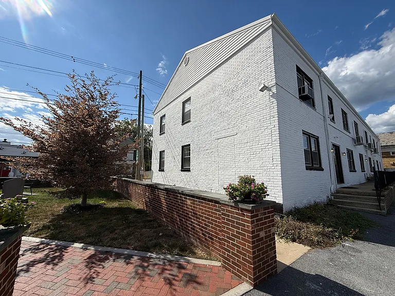 309 Main St #5 — Photo 3