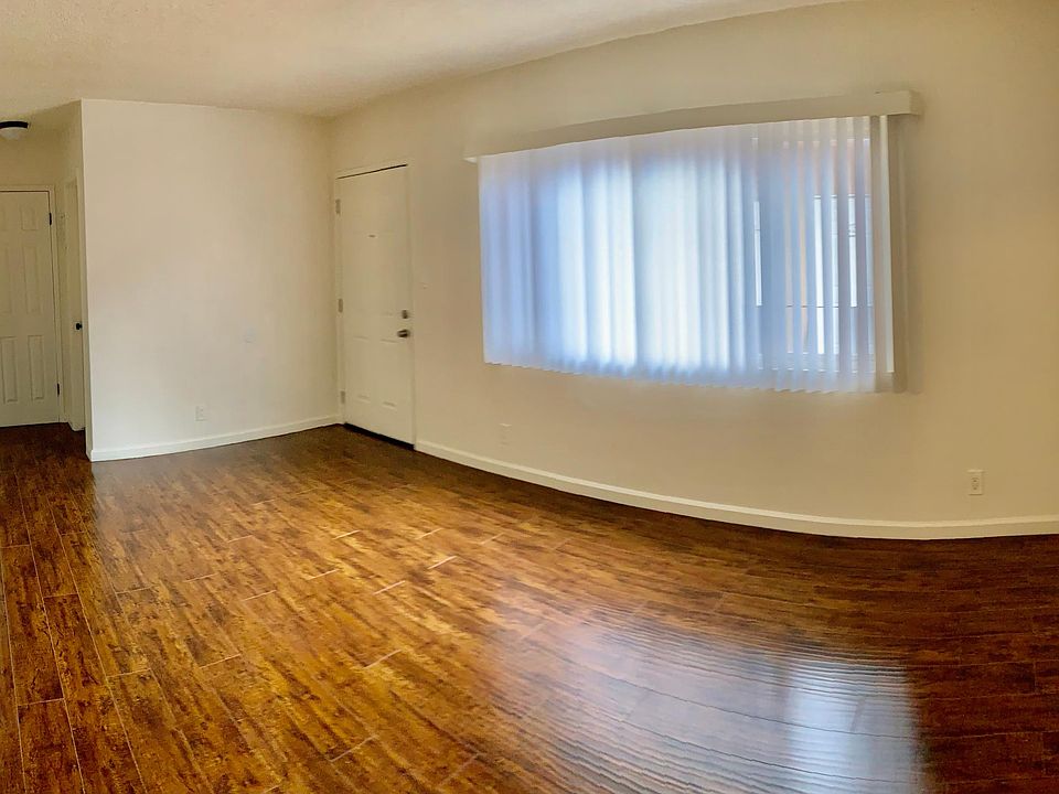 1st image of 1401 S Manhattan Pl #9