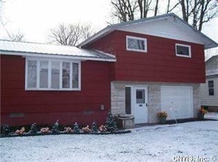 6710 Lakeshore Rd, Cicero, NY 13039