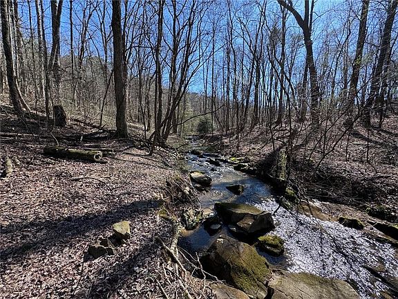 4th image of 522 Bible Baptist Rd