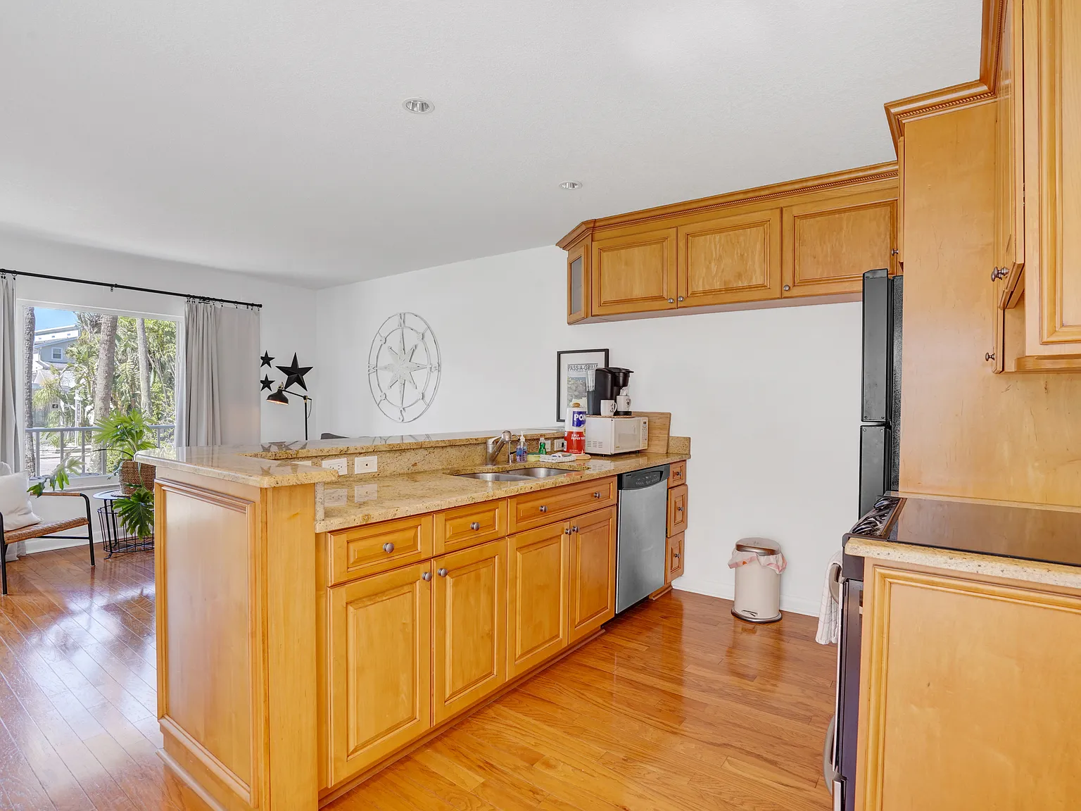 108 14th Ave — Photo 3