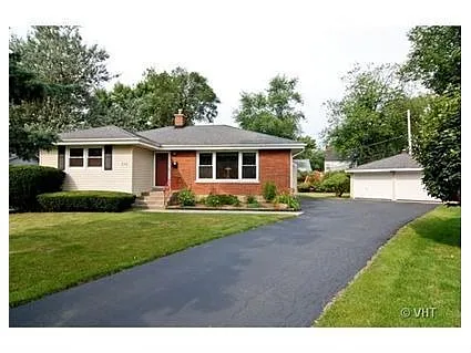 498 Longwood Ct photo 1