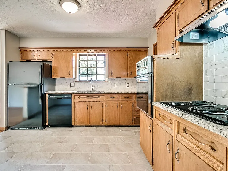 908 Birch Dr — Photo 13