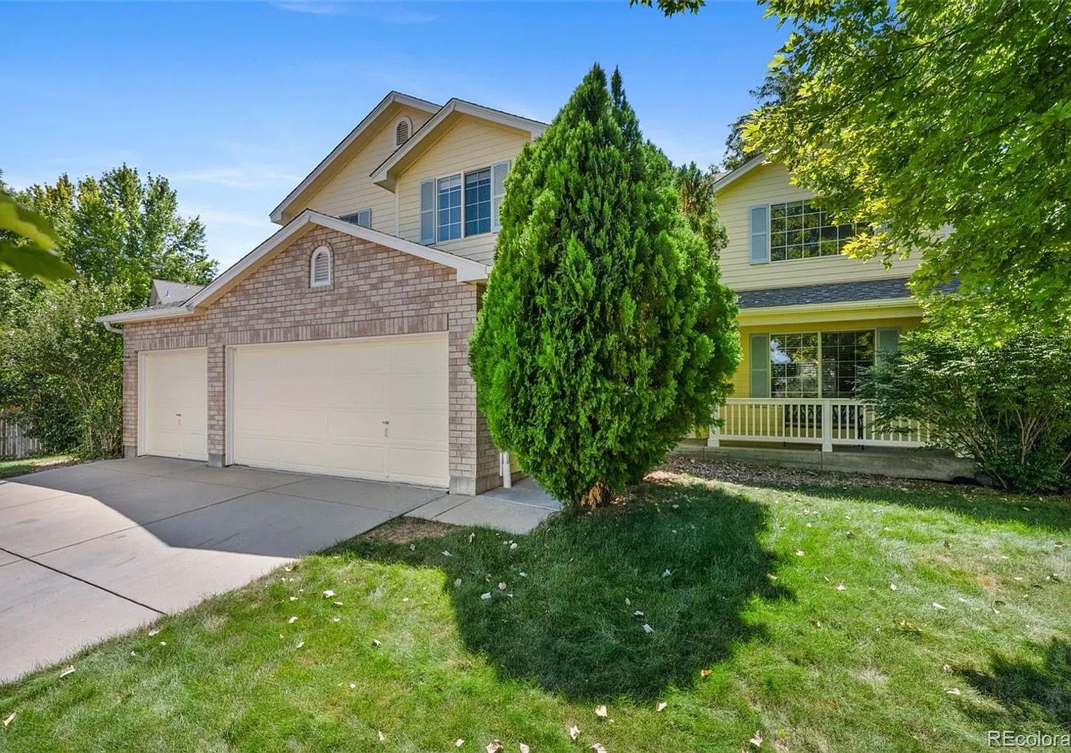 Spacious 5-Bedroom Home with Covered Deck in Erie, CO! Available Now! — Photo 2