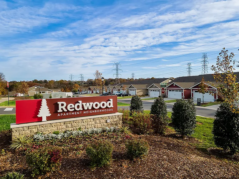Redwood Charlotte Harris Houston Road — Photo 4