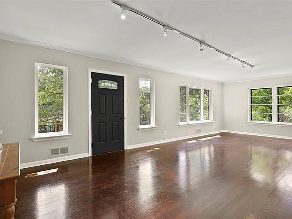 5th image of 915 Stevens Wood Ct