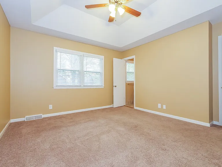 9915 Westgate Ln — Photo 11