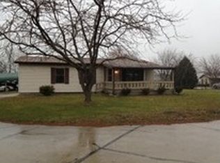 7 Eastlake Dr, Wapakoneta, OH 45895