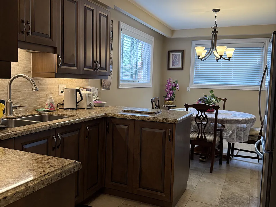 28 Orangewood Cres #ROOM