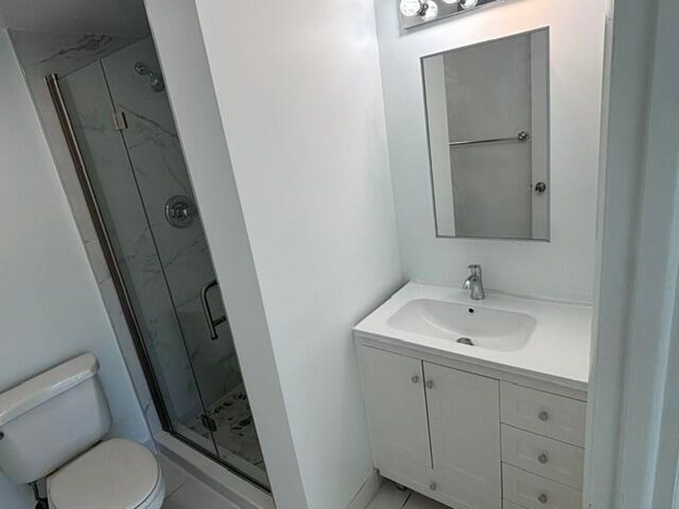 2860 NE 14th St #404D, photo 3