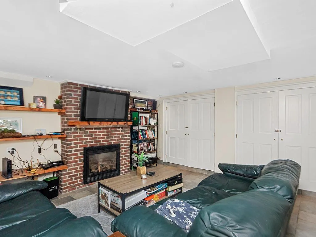 Building Photo - 249 Bunker Hill St #B