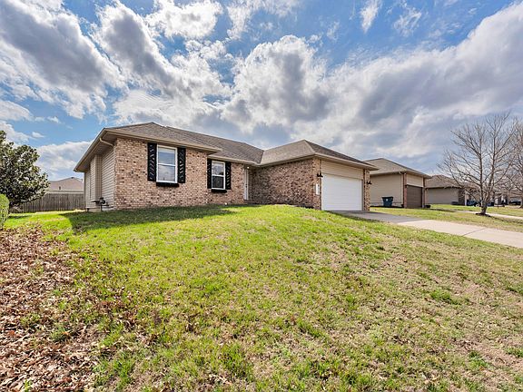 3rd image of 912 Wesley Avenue