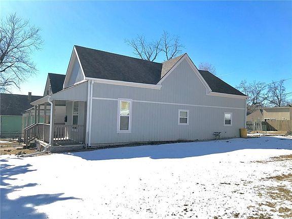 3rd image of 722 Kensington Ave