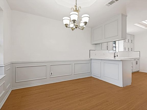 5th image of 223 Meadowbrook Ln
