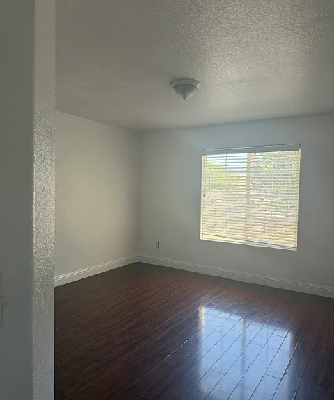 1445 Angus St — Photo 9