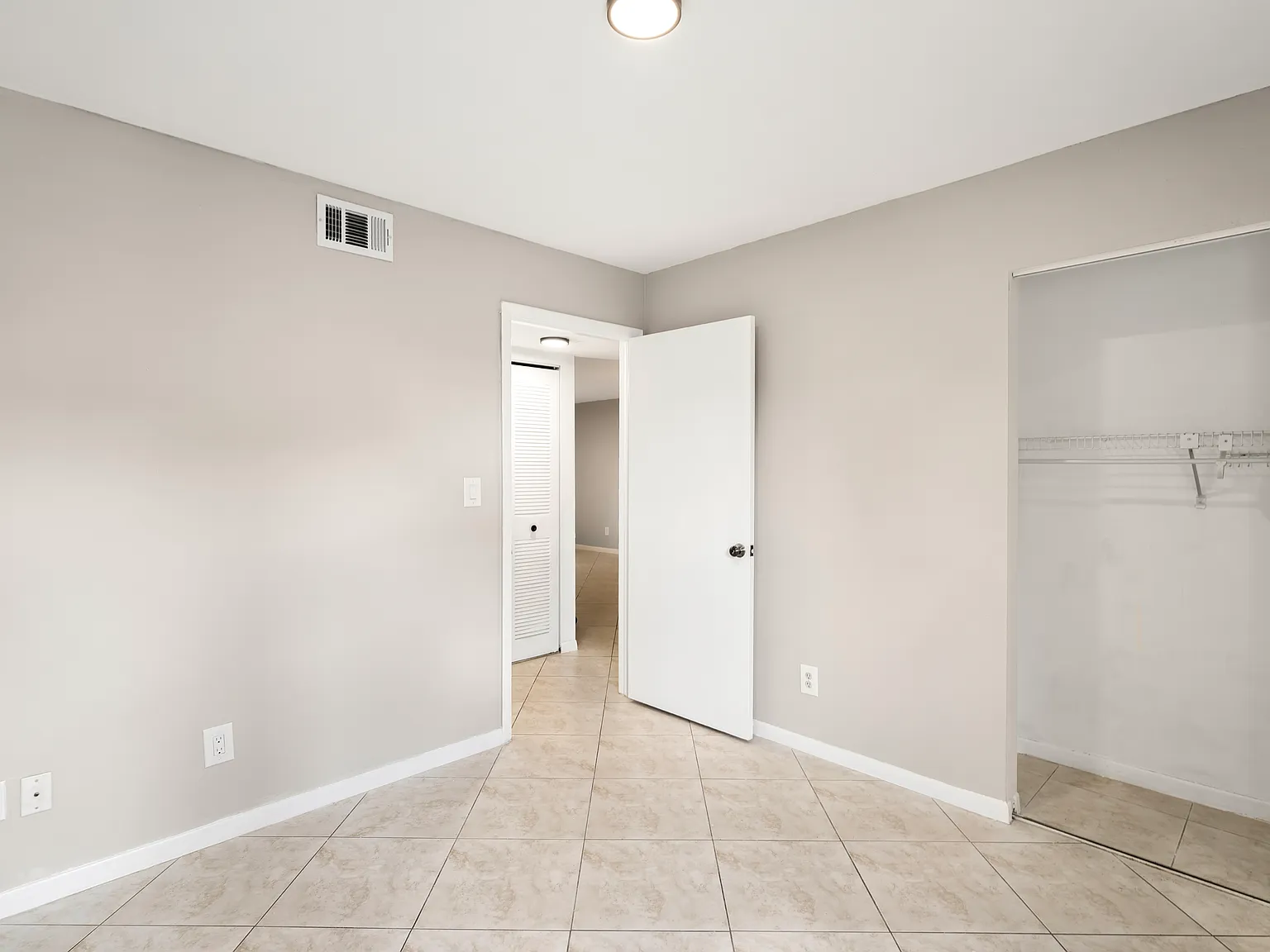 2 bed, 912 sqft, $2,300 — Photo 3